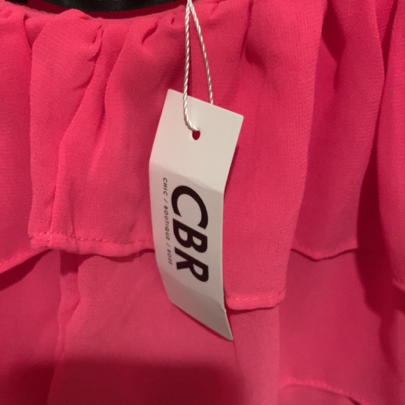 Hot pink off the shoulder size small empire waist …. Tiered top and hemline - Picture 3 of 4